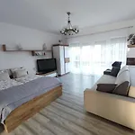 Vár-lak *