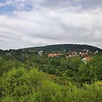 Vár-lak *