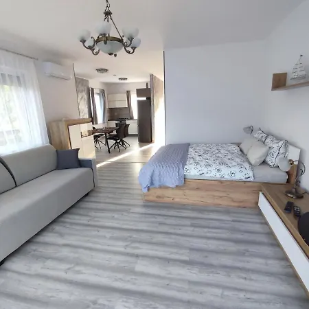 Var-lak Apartmanhaz Balatonfured
