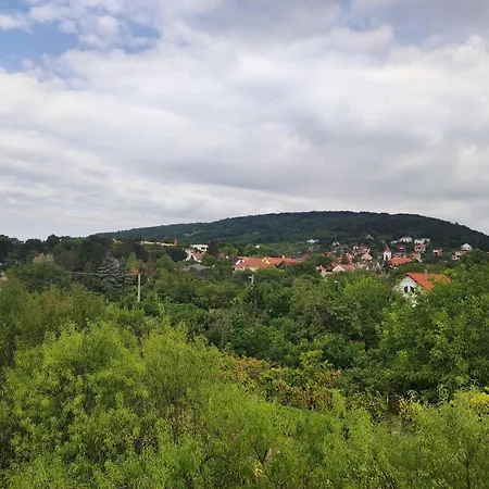 Var-lak Apartmanhaz *