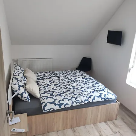 Var-lak Apartmanhaz * 巴拉顿菲赖德