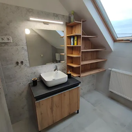 Var-lak Apartmanhaz * באלאטונפורד