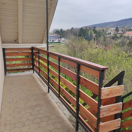 Var-lak Apartmanhaz 公寓 巴拉顿菲赖德