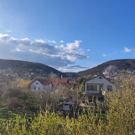 Var-lak Apartmanhaz *