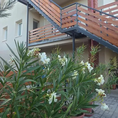 Var-lak Apartmanhaz 公寓 巴拉顿菲赖德