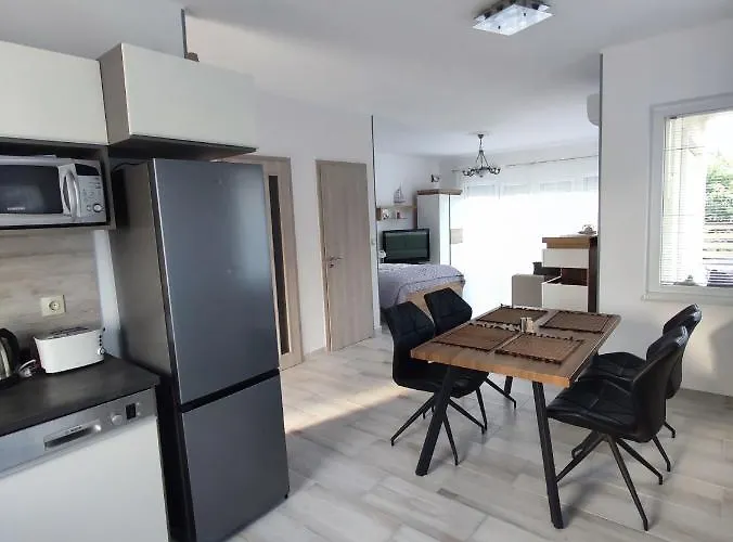 Var-lak Apartmanhaz *