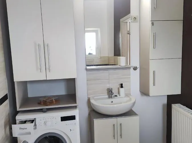 Var-lak Apartmanhaz *