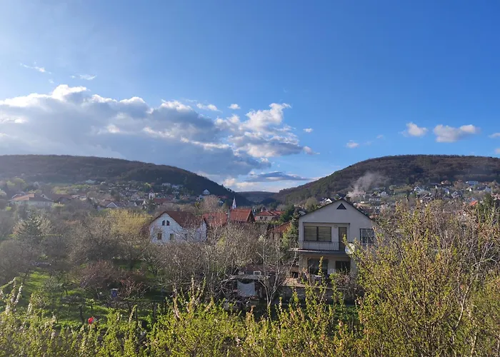 Var-lak Apartmanhaz *