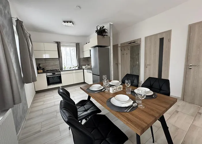 Var-lak Apartmanhaz *