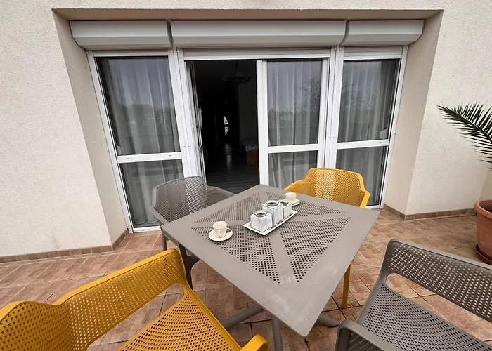 Var-lak Apartmanhaz *